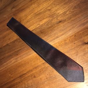 Vintage Baskin 100% silk 2 1/4” wide nlack & burgundy skinny tie. Good condition